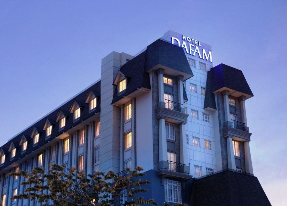 Hotel Dafam Семаранг Екстериор снимка