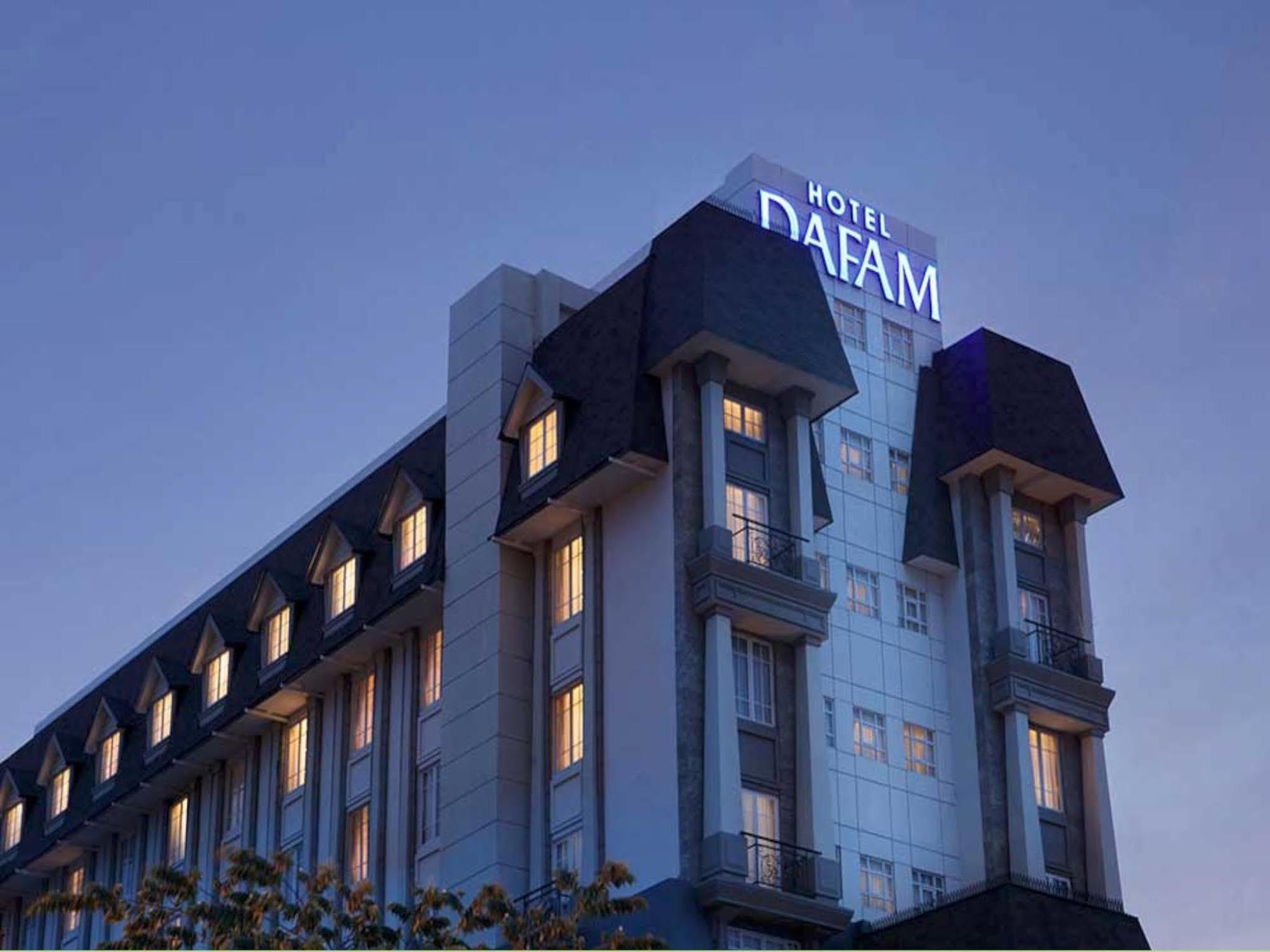 Hotel Dafam Семаранг Екстериор снимка